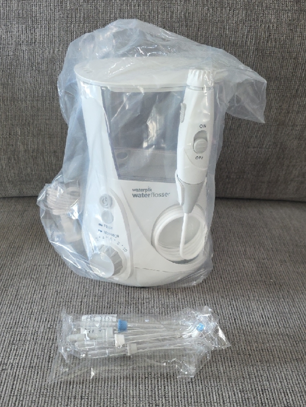 Waterpik Aquarius Water Flosser in White, New In Box, 7 Flosser Tips. - Picture 6 of 12